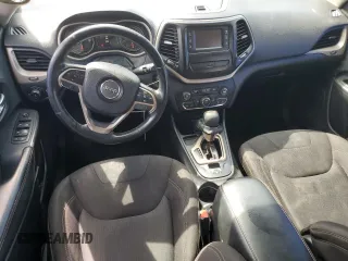 2016 Jeep Cherokee Latitude with VIN 1C4PJLCS7GW247355, listed as a Copart auction lot 63222185 with 190,831 mi miles and Salvage title. Bid and sale history available at DreamBid. Image 8.