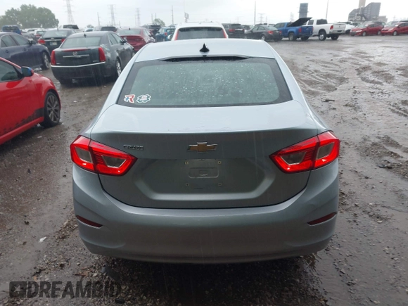 2017 Chevrolet Cruze LS z VIN 1G1BC5SM0H7158444, wystawiony jako IAAI lot #42224131 z przebiegiem 95 547 mil mil oraz . Historia ofert i sprzedaży dostępna na DreamBid. Obrazek 16.