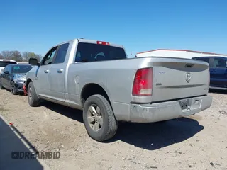 2013 Ram 1500 SLT z VIN 1C6RR6GP0DS512068, wystawiony jako IAAI lot #41729983 z przebiegiem 191 167 mil mil oraz . Historia ofert i sprzedaży dostępna na DreamBid. Obrazek 3.