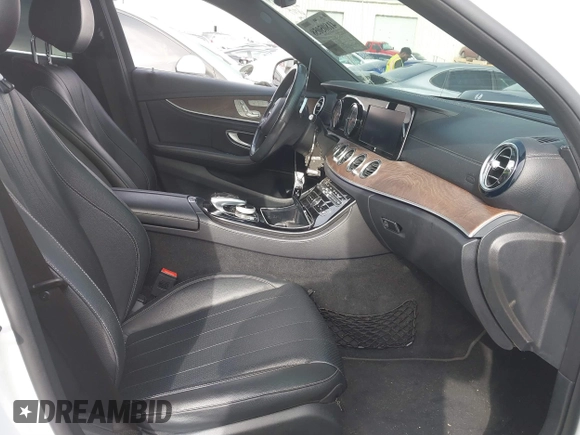 2017 Mercedes-Benz E-Class E 300 Luxury with VIN WDDZF4KB9HA072483, listed as a IAAI auction lot 41805058 with 131,890 mi miles. Bid and sale history available at carsss.com. Image 5.