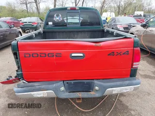 2001 Dodge Dakota Sport z VIN 1B7HG2ANX1S256902, wystawiony jako IAAI lot #42037703 z przebiegiem 121 914 mil mil oraz . Historia ofert i sprzedaży dostępna na DreamBid. Obrazek 16.