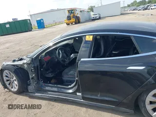 2013 Tesla Model S Performance с VIN 5YJSA1DP2DFP05411, выставлен на аукционе IAAI как лот 42705130 с пробегом Не указан миль и . История ставок и продаж доступна на DreamBid. Изображение 6.