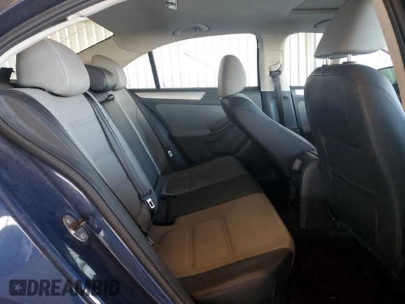2013 Volkswagen Jetta Hybrid SE z VIN 3VW637AJ3DM303596, wystawiony jako Copart lot #82874934 z przebiegiem 56 601 mil mil oraz Szkoda całkowita • Salvage title. Historia ofert i sprzedaży dostępna na DreamBid. Obrazek 10.