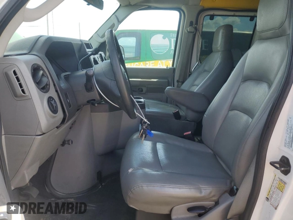 2009 Ford Econoline Cargo Commercial z VIN 1FTNE14W39DA37660, wystawiony jako Copart lot #51863435 z przebiegiem 155 374 mil mil oraz Czysty tytuł • Clean title. Historia ofert i sprzedaży dostępna na DreamBid. Obrazek 7.
