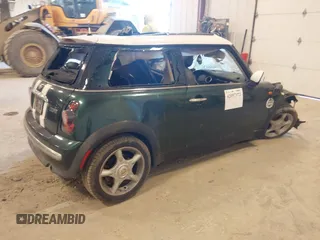 2004 MINI Hardtop with VIN WMWRC33494TC55068, listed as a IAAI auction lot 42057372 with Not provided miles and . Bid and sale history available at DreamBid. Image 4.