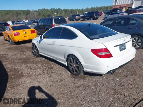 2015 Mercedes-Benz C-Class C 250 with VIN WDDGJ4HB3FG389019, listed as a IAAI auction lot 41220328 with 1 mi miles. Bid and sale history available at carsss.com. Image 3.