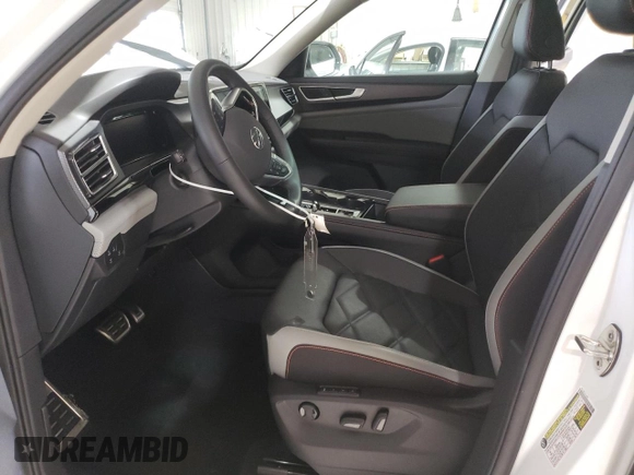 2024 Volkswagen Atlas Peak Edition SEL with VIN 1V2GR2CA7RC564002, listed as a Copart auction lot 85509344 with 111 mi miles and Salvage title. Bid and sale history available at DreamBid. Image 7.