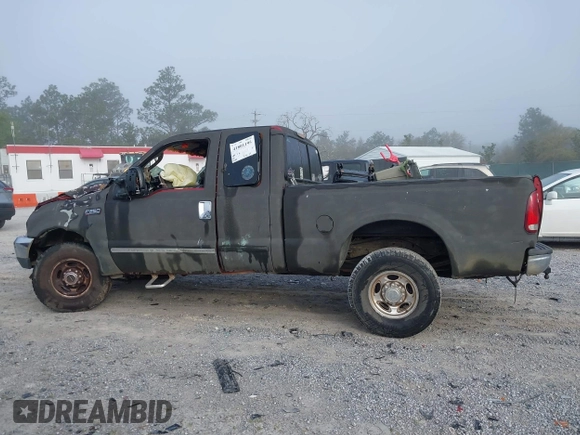 2003 Ford F-250 XL с VIN 1FTNX21P93EC92473, выставлен на аукционе IAAI как лот 41801195 с пробегом Не указан миль и . История ставок и продаж доступна на DreamBid. Изображение 15.