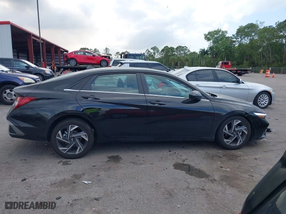 2025 Hyundai Elantra SEL Convenience with VIN KMHLS4DG5SU944082, listed as a IAAI auction lot 41711610 with 2,695 mi miles. Bid and sale history available at carsss.com. Image 14.