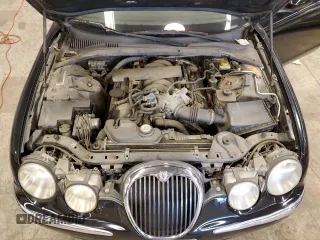 2003 Jaguar S-Type z VIN SAJEA01U93HM84195, wystawiony jako Copart lot #54300574 z przebiegiem 98 820 mil mil oraz Czysty tytuł • Clean title. Historia ofert i sprzedaży dostępna na DreamBid. Obrazek 11.