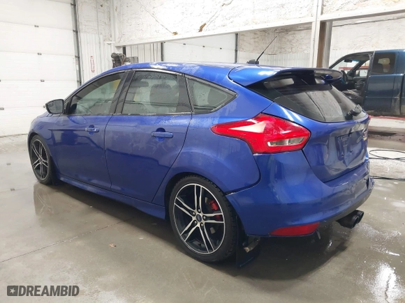 2015 Ford Focus ST with VIN 1FADP3L98FL321600, listed as a IAAI auction lot 40489832 with 91,762 mi miles. Bid and sale history available at carsss.com. Image 3.