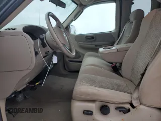 2003 Ford F-150 XL z VIN 2FTRX18L43CA38884, wystawiony jako Copart lot #87427414 z przebiegiem 171 605 mil mil oraz Czysty tytuł • Clean title. Historia ofert i sprzedaży dostępna na DreamBid. Obrazek 7.