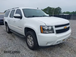 2008 Chevrolet Suburban LTZ z VIN 1GNFC16098J220975, wystawiony jako IAAI lot #42340341 z przebiegiem 301 534 mil mil oraz . Historia ofert i sprzedaży dostępna na DreamBid. Obrazek 1.