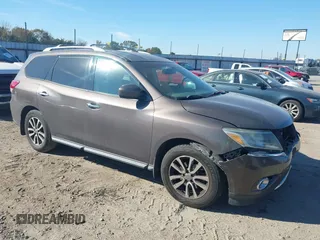 2015 Nissan Pathfinder SV z VIN 5N1AR2MN1FC663057, wystawiony jako IAAI lot #40640761 z przebiegiem 265 360 mil mil oraz . Historia ofert i sprzedaży dostępna na DreamBid. Obrazek 1.