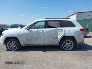 2014 Jeep Grand Cherokee Summit z VIN 1C4RJFJG3EC213145, wystawiony jako IAAI lot #41918145 z przebiegiem 176 460 mil mil oraz . Historia ofert i sprzedaży dostępna na DreamBid. Obrazek 14.