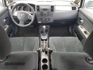 2010 Nissan Versa S z VIN 3N1BC1AP9AL420459, wystawiony jako Copart lot #56132335 z przebiegiem 174 094 mil mil oraz Szkoda całkowita • Salvage title. Historia ofert i sprzedaży dostępna na DreamBid. Obrazek 8.