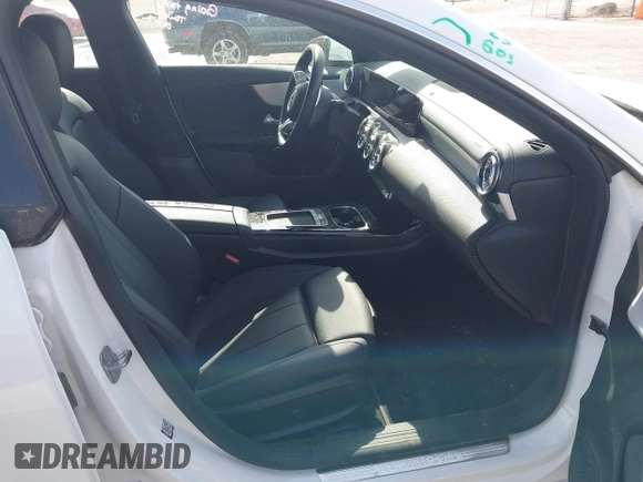 2025 Mercedes-Benz CLA 250 z VIN W1K5J4GB6SN522418, wystawiony jako IAAI lot #42428796 z przebiegiem 14 463 mil mil oraz . Historia ofert i sprzedaży dostępna na DreamBid. Obrazek 5.