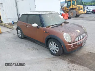 2003 MINI Hardtop с VIN WMWRC33493TC40830, выставлен на аукционе IAAI как лот 42824153 с пробегом 129 518 миль миль и . История ставок и продаж доступна на DreamBid. Изображение 1.