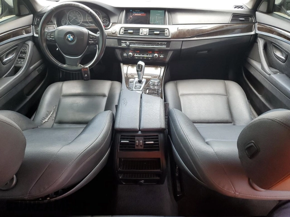 2015 BMW 5 Series 528i z VIN WBA5A5C53FD518240, wystawiony jako Copart lot #56024965 z przebiegiem 194 621 mil mil oraz Szkoda całkowita • Salvage title. Historia ofert i sprzedaży dostępna na DreamBid. Obrazek 8.