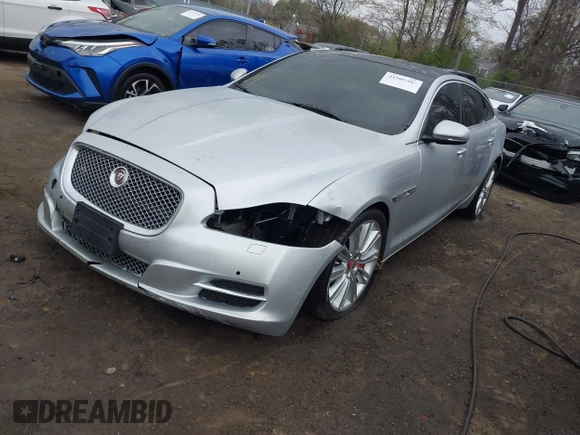 2015 Jaguar XJ with VIN SAJWA2GZ8F8V83551, listed as a IAAI auction lot 41909403 with 112,098 mi miles. Bid and sale history available at carsss.com. Image 18.