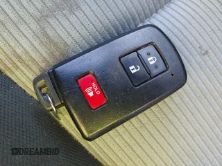 2014 Toyota Prius One z VIN JTDKDTB32E1574607, wystawiony jako IAAI lot #41724312 z przebiegiem 102 612 mil mil oraz . Historia ofert i sprzedaży dostępna na DreamBid. Obrazek 11.