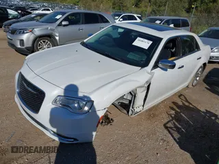 2016 Chrysler 300 with VIN 2C3CCAEG8GH198031, listed as a IAAI auction lot 40481170 with 118,874 mi miles. Bid and sale history available at carsss.com. Image 17.