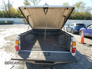 2001 Toyota Tacoma z VIN 5TEPM62N61Z861201, wystawiony jako Copart lot #73570734 z przebiegiem 194 870 mil mil oraz Czysty tytuł • Clean title. Historia ofert i sprzedaży dostępna na DreamBid. Obrazek 6.