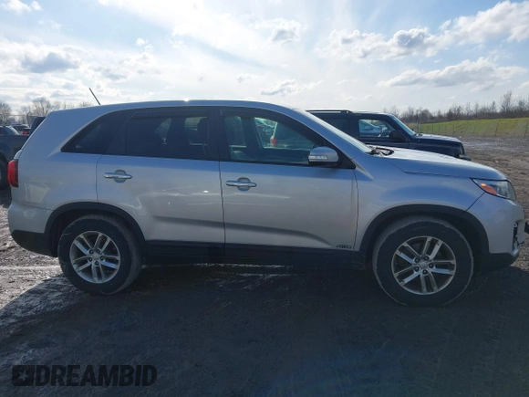 2015 Kia Sorento LX with VIN 5XYKTCA66FG572715, listed as a IAAI auction lot 41995613 with 142,160 mi miles. Bid and sale history available at carsss.com. Image 14.