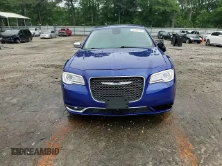 2019 Chrysler 300 Limited z VIN 2C3CCAEG4KH528739, wystawiony jako Copart lot #55757315 z przebiegiem 84 330 mil mil oraz Szkoda całkowita • Salvage title. Historia ofert i sprzedaży dostępna na DreamBid. Obrazek 13.