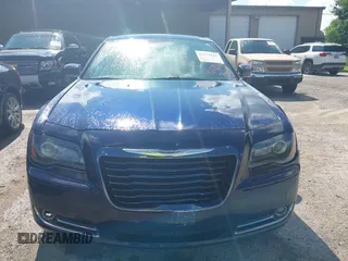 2014 Chrysler 300 S z VIN 2C3CCABG7EH281483, wystawiony jako IAAI lot #42272545 z przebiegiem 122 610 mil mil oraz . Historia ofert i sprzedaży dostępna na DreamBid. Obrazek 12.