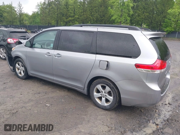 2012 Toyota Sienna LE AAS with VIN 5TDKK3DC8CS227401, listed as a IAAI auction lot 39425988 with 165,982 mi miles. Bid and sale history available at carsss.com. Image 3.