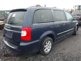 2012 Chrysler Town & Country Touring with VIN 2C4RC1BG4CR216670, listed as a IAAI auction lot 41950320 with 156,359 mi miles. Bid and sale history available at carsss.com. Image 4.