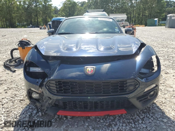 2018 FIAT 124 Spider Abarth z VIN JC1NFAEK4J0134965, wystawiony jako Copart lot #65599784 z przebiegiem Nie podano mil oraz Szkoda całkowita • Salvage title. Historia ofert i sprzedaży dostępna na DreamBid. Obrazek 5.