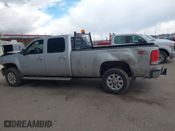 2013 GMC Sierra 2500HD SLT z VIN 1GT121C83DF202114, wystawiony jako IAAI lot #41669669 z przebiegiem 179 676 mil mil oraz . Historia ofert i sprzedaży dostępna na DreamBid. Obrazek 14.