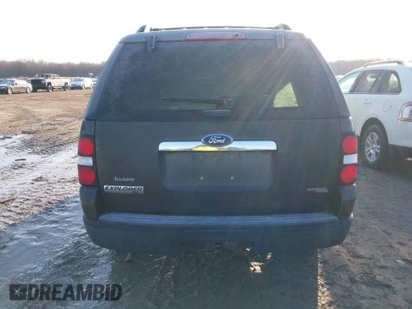 2007 Ford Explorer XLT with VIN 1FMEU73EX7UA62871, listed as a IAAI auction lot 41781660 with 147,494 mi miles. Bid and sale history available at carsss.com. Image 16.