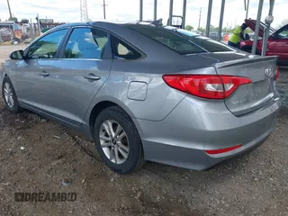 2017 Hyundai Sonata 2.4L z VIN 5NPE24AF7HH572904, wystawiony jako IAAI lot #42193616 z przebiegiem 122 229 mil mil oraz . Historia ofert i sprzedaży dostępna na DreamBid. Obrazek 3.