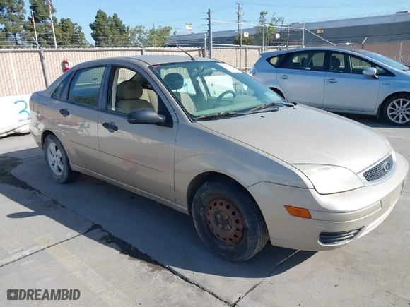 2007 Ford Focus S with VIN 1FAFP34NX7W298342, listed as a IAAI auction lot 41914853 with 225,313 mi miles. Bid and sale history available at carsss.com. Image 1.