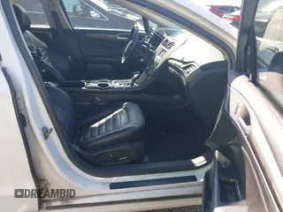 2013 Ford Fusion SE with VIN 3FA6P0HR5DR280583, listed as a IAAI auction lot 41896243 with 226,610 mi miles. Bid and sale history available at carsss.com. Image 5.