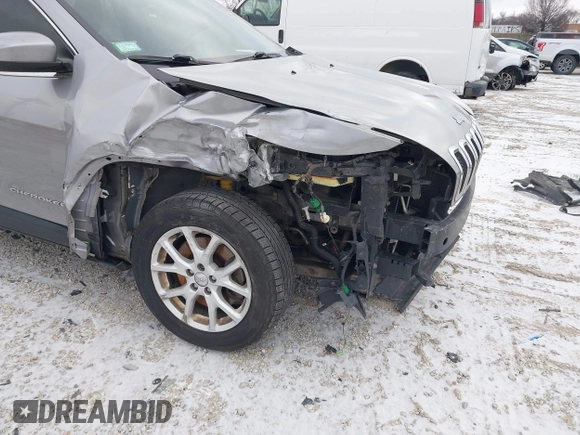 2016 Jeep Cherokee 75th Anniversary with VIN 1C4PJLCB1GW297555, listed as a IAAI auction lot 41232269 with 257,033 mi miles. Bid and sale history available at carsss.com. Image 18.