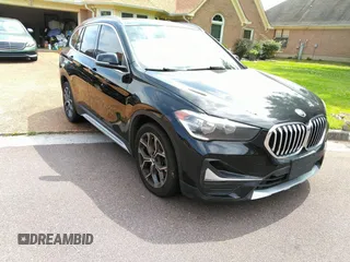 2020 BMW X1 xDrive28i z VIN WBXJG9C0XL5P88618, wystawiony jako IAAI lot #42437714 z przebiegiem 101 777 mil mil oraz . Historia ofert i sprzedaży dostępna na DreamBid. Obrazek 1.