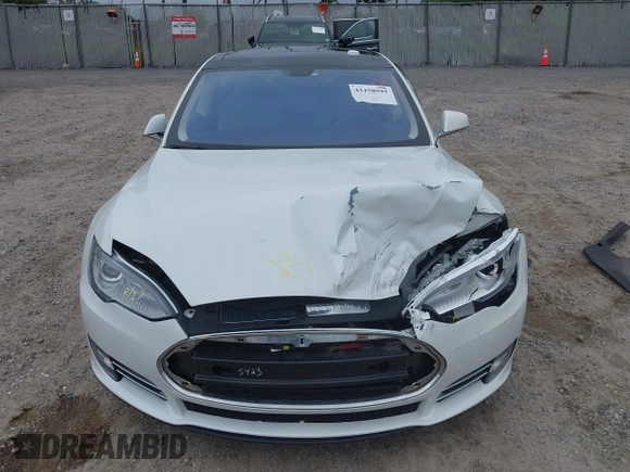 2013 Tesla Model S Performance z VIN 5YJSA1DP1DFP16609, wystawiony jako IAAI lot #42458995 z przebiegiem 110 722 mil mil oraz . Historia ofert i sprzedaży dostępna na DreamBid. Obrazek 12.