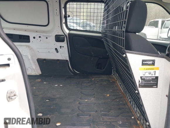 2019 Ram ProMaster City Cargo Tradesman z VIN ZFBHRFAB1K6M31770, wystawiony jako IAAI lot #41123546 z przebiegiem 75 517 mil mil oraz . Historia ofert i sprzedaży dostępna na DreamBid. Obrazek 8.