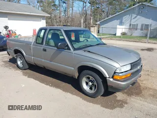 2003 Chevrolet S-10 with VIN 1GCCS19H438100436, listed as a IAAI auction lot 41891848 with 117,907 mi miles and . Bid and sale history available at DreamBid. Image 1.