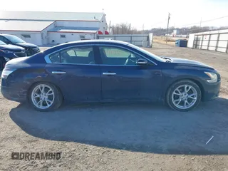 2014 Nissan Maxima SV z VIN 1N4AA5AP7EC460794, wystawiony jako IAAI lot #41493155 z przebiegiem 134 179 mil mil oraz . Historia ofert i sprzedaży dostępna na DreamBid. Obrazek 13.