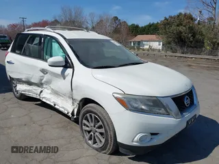 2016 Nissan Pathfinder SV with VIN 5N1AR2MN0GC640306, listed as a IAAI auction lot 41695227 with 175,884 mi miles. Bid and sale history available at carsss.com. Image 1.