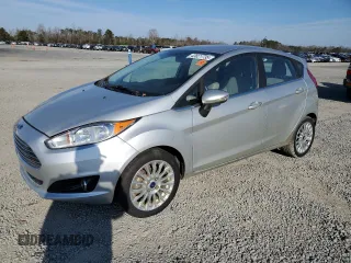 2015 Ford Fiesta Titanium z VIN 3FADP4FJ1FM148125, wystawiony jako Copart lot #43621735 z przebiegiem 139 262 mil mil oraz Czysty tytuł • Clean title. Historia ofert i sprzedaży dostępna na DreamBid. Obrazek 1.