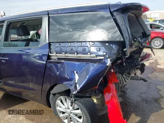 2018 Kia Sedona LX with VIN KNDMB5C15J6390850, listed as a IAAI auction lot 41667222 with 114,879 mi miles. Bid and sale history available at carsss.com. Image 6.