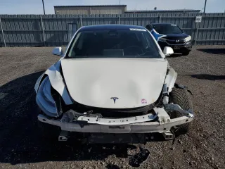 2020 Tesla Model 3 Standard Range Plus z VIN 5YJ3E1EA9LF718478, wystawiony jako Copart lot #52707145 z przebiegiem 111 068 mil mil oraz Szkoda całkowita • Salvage title. Historia ofert i sprzedaży dostępna na DreamBid. Obrazek 5.