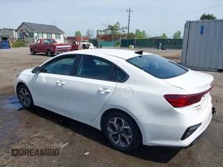 2021 Kia Forte LXS z VIN 3KPF24ADXME385870, wystawiony jako IAAI lot #42077211 z przebiegiem 120 278 mil mil oraz . Historia ofert i sprzedaży dostępna na DreamBid. Obrazek 3.