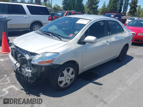 2009 Toyota Yaris z VIN JTDBT903591344784, wystawiony jako IAAI lot #42402332 z przebiegiem 173 865 mil mil oraz . Historia ofert i sprzedaży dostępna na DreamBid. Obrazek 2.